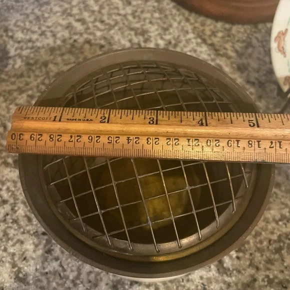 Vintage brass flower frog - Picture 3 of 6